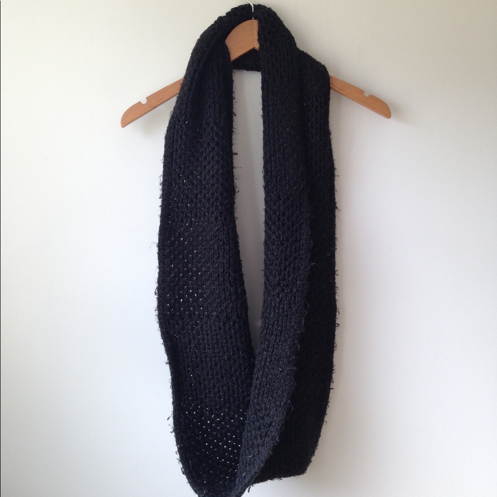 Black circle scarf